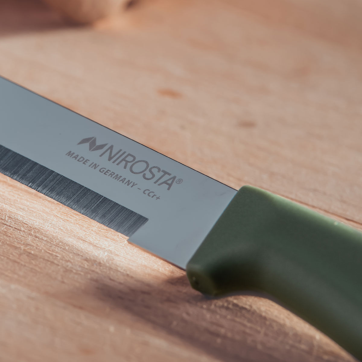 Uniwersalny nóż z ostrzem 11,5 cm - idealny pomocnik w kuchni