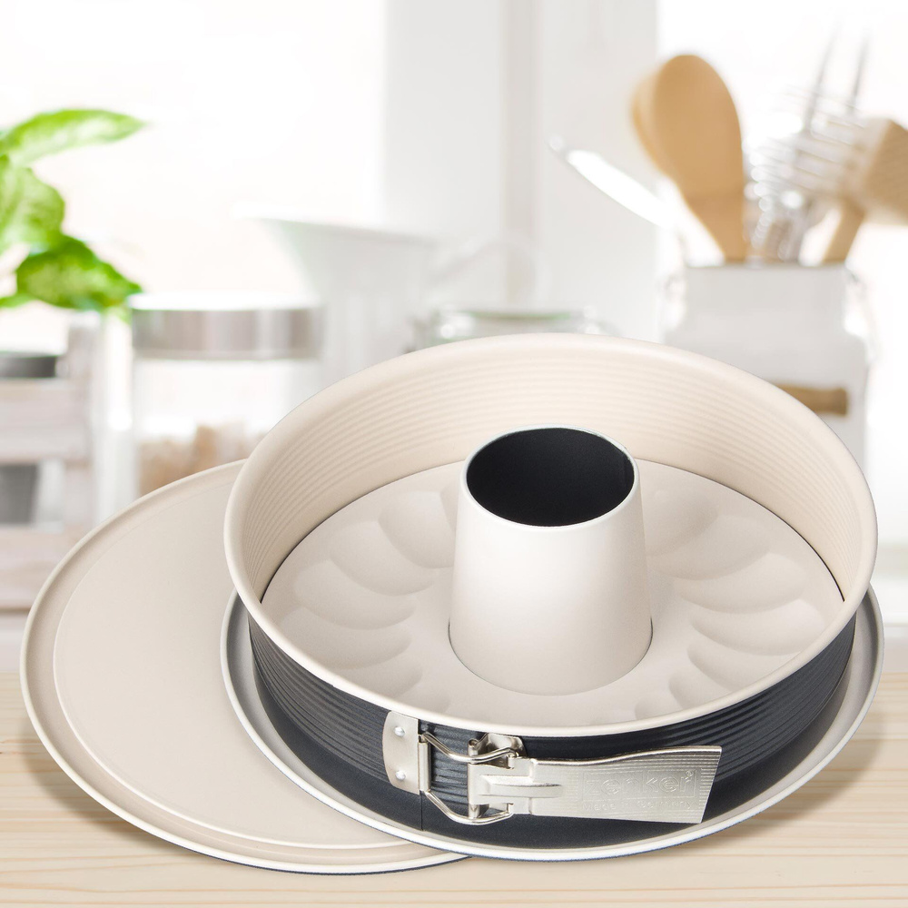 Forma do pieczenia z odpinanym dnem Crème Noir, Ø28 cm Zenker