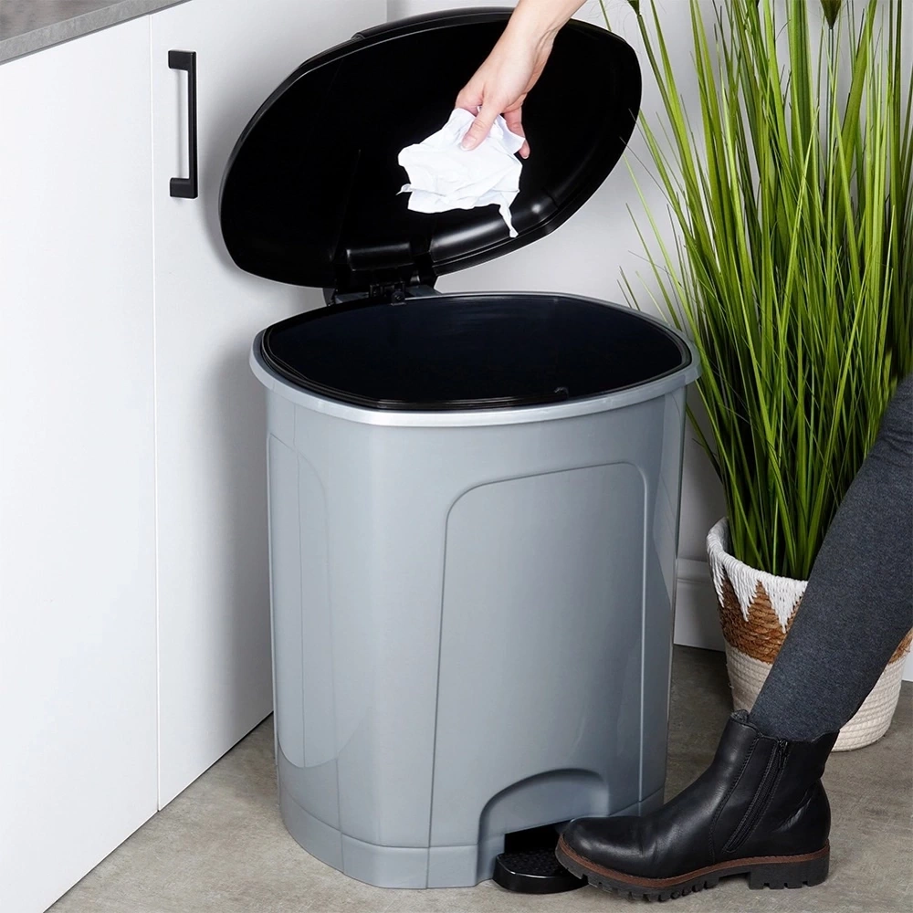 Kosz na śmieci z pedałem plastikowy szary 50 l