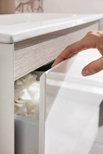 Zestaw łazienkowy szafka z umywalką słupek boczny i szafka lustrzana